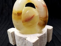 گوی سنگی چراغ دار