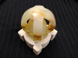 گوی سنگی چراغ دار