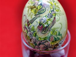 تخم مرغ با نقاشی گل و مرغ