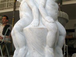 مجسمه های پایه سنگی